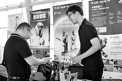 广东深圳：以精准服务助力人才创新创业