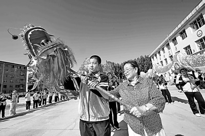 从“分数至上”走向“全面育人” 课程、教学质量决定县中发展质量 从“分数至上”走向“全面育人” 课程、教学质量决定县中发展质量