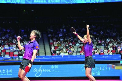 大球小球好戏连台 老将新秀泳池对决 大球小球好戏连台 老将新秀泳池对决