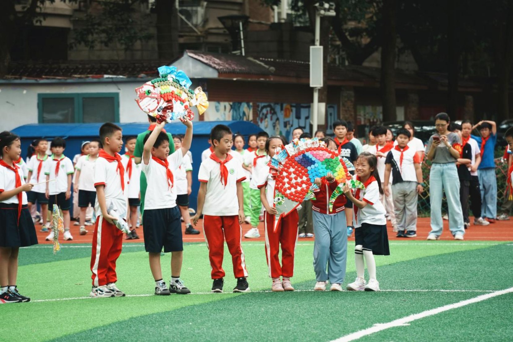 全会精神润童心:将理想信念种进孩子们的心间
