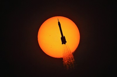 既是“快递员”又是“新座驾”——神舟二十二号飞船为在轨航天员重建回家路 既是“快递员”又是“新座驾”——神舟二十二号飞船为在轨航天员重建回家路