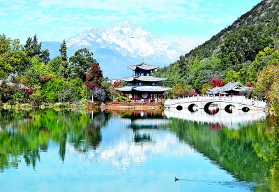 【大美中国】初冬雪山景色美