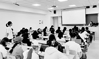 “诗人驻校”拓宽诗歌教育新思路