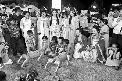 “走读中柬”文化市集惊艳柬埔寨街头