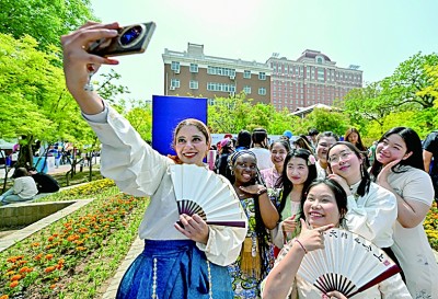 全球“圈粉” 中文走向世界 全球“圈粉” 中文走向世界