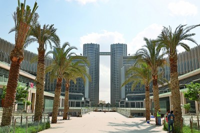 中东：喜忧参半 和战两难