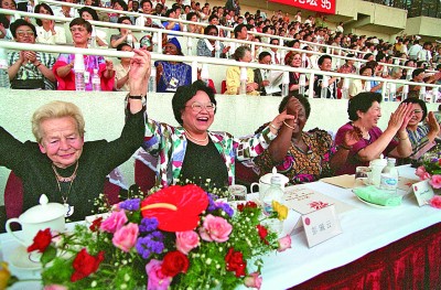 彭珮云同志生平