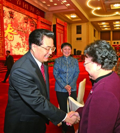 彭珮云同志生平