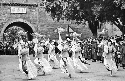 载歌载舞迎新年