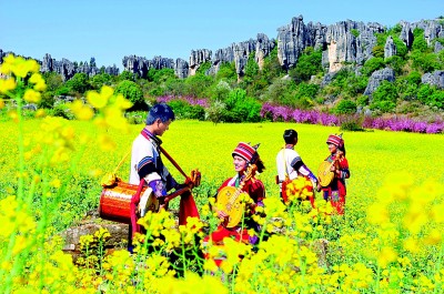 云南石林世界地质公园：自然与人文景观交相辉映