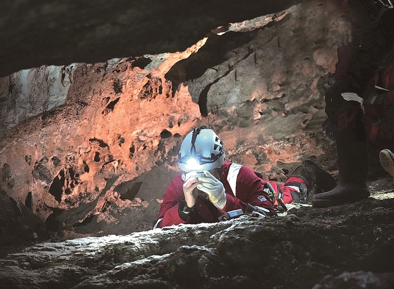 我国圆满完成首次航天员洞穴训练 我国圆满完成首次航天员洞穴训练