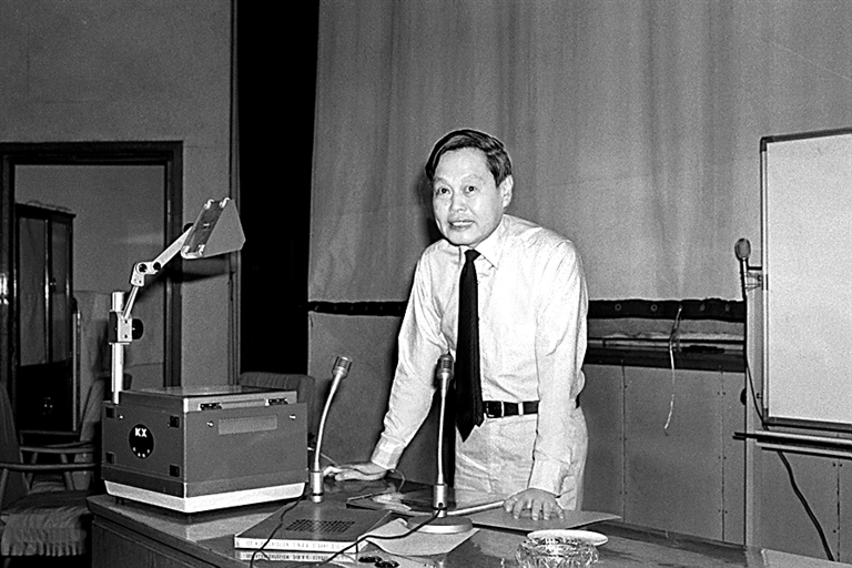 科学人生与情感人生的交融——读《归来仍是少年:杨振宁传》