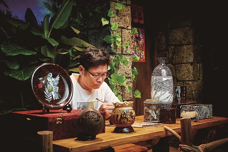 海南椰雕:一刀一刻映椰影 海南椰雕:一刀一刻映椰影