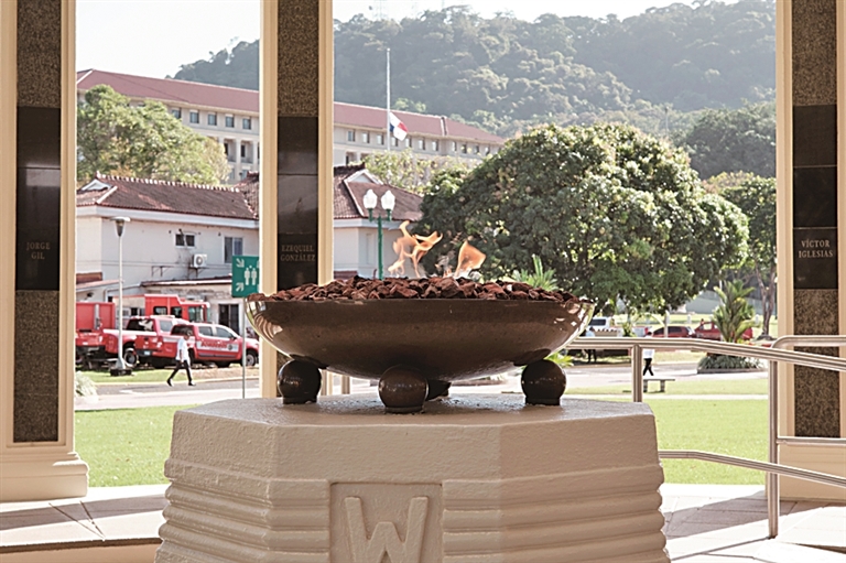 “永恒之火”生生不息——巴拿马纪念“护旗运动”62周年