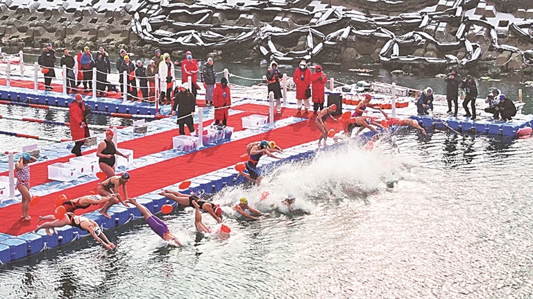 大连冬泳：“冷资源”转化为“热动力”