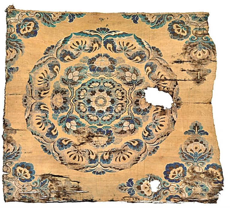 将流散的敦煌丝绸“采”回家