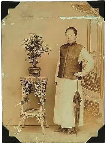 小照不“小”:中国早期名片格式照片 小照不“小”:中国早期名片格式照片