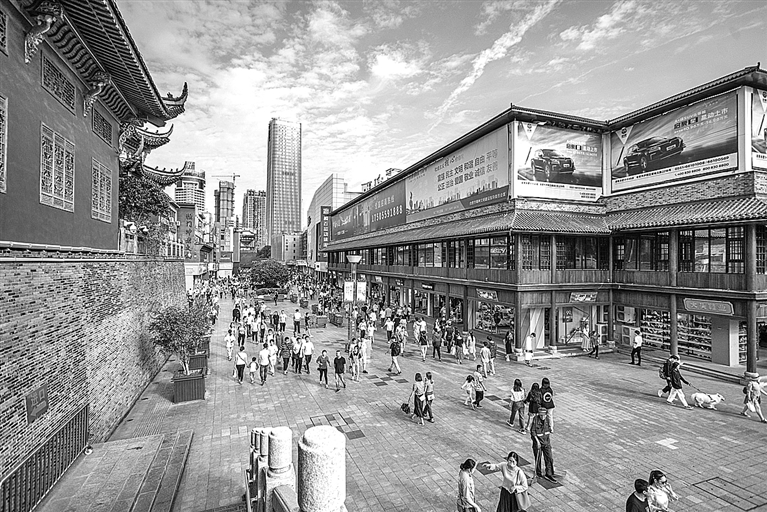 新场景、新业态、新体验——淮河路上人潮涌