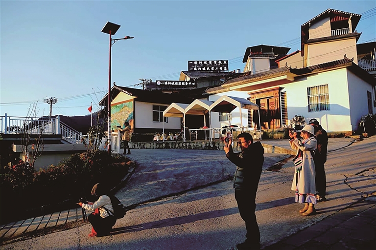 云南省泸水市六库镇阳坡村：峡谷村寨的“增收账”