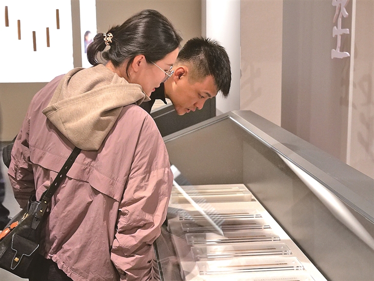 竹木载文 墨痕藏史——“简读中国——中国出土简牍展”印象 竹木载文 墨痕藏史——“简读中国——中国出土简牍展”印象