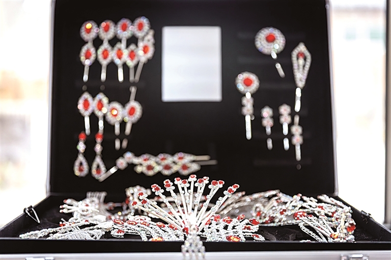 河北定兴盔头：“顶上功夫”见证梨园春秋