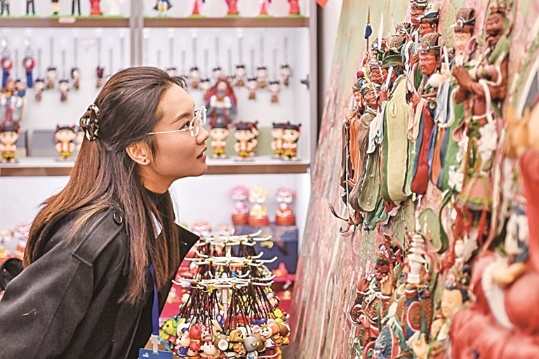 全国乡村工匠超13万人，带动乡村500多万人就业增收——老手艺成就“新饭碗”