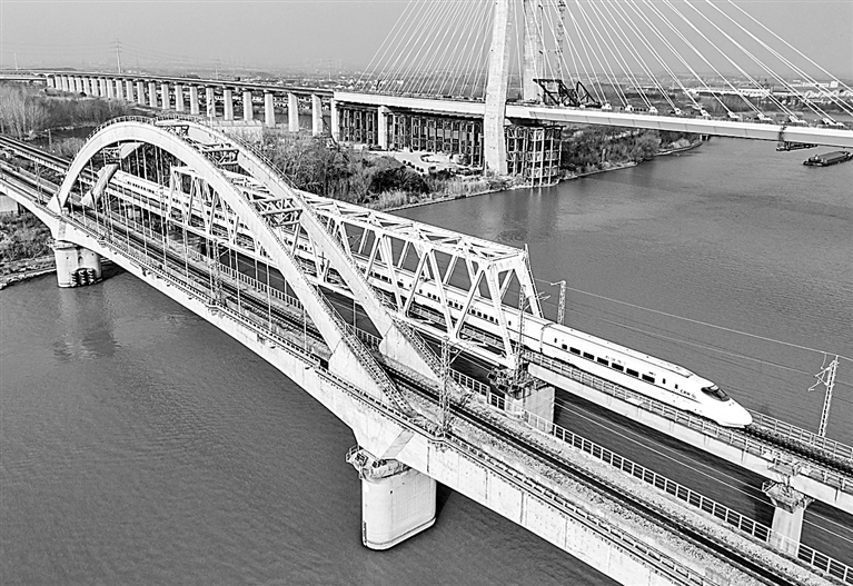 全国铁路1月26日起实行新的列车运行图