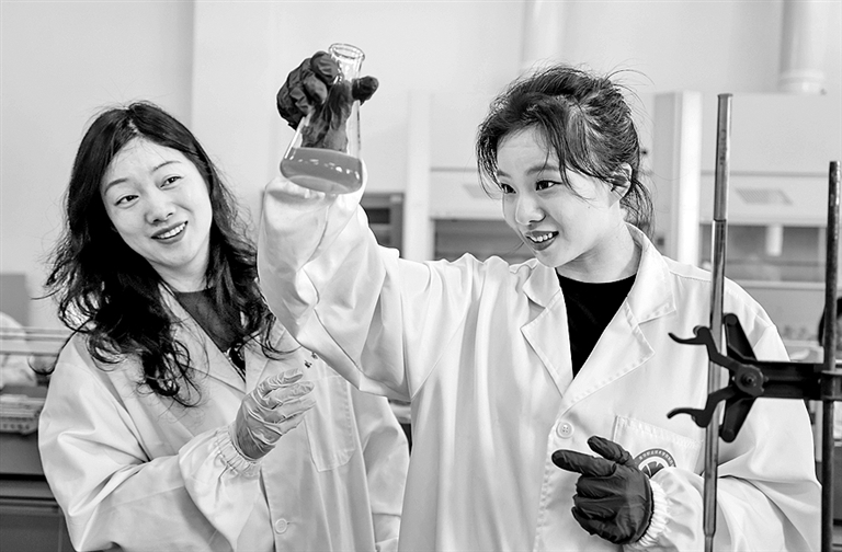 高校教师该“坐班”吗? 高校教师该“坐班”吗?