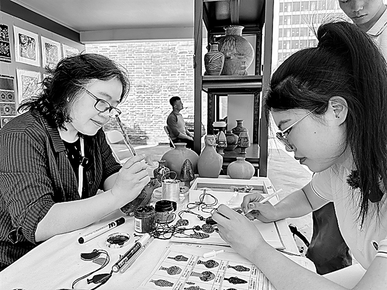 高校文创，让大学精神“可触可感”