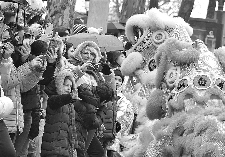 巴黎香街进入“春节时间”