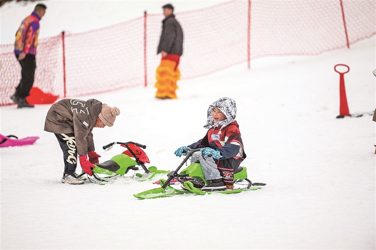 “冰雪+”让旅游淡季变旺季——贵州：南方冰雪也正“热”着嘞！