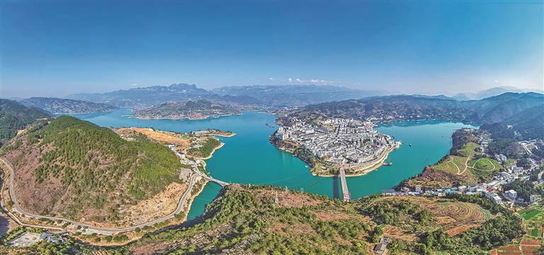 【大美中国】群山嵌碧水