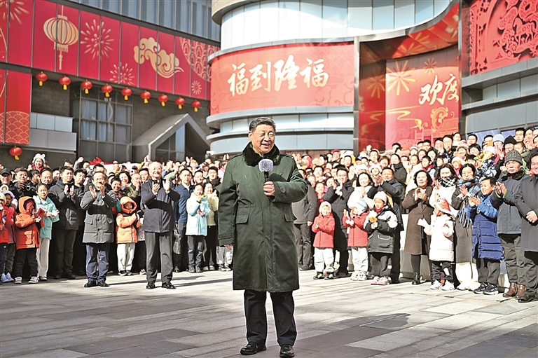 习近平春节前夕在北京看望慰问基层干部群众