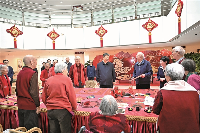 习近平春节前夕在北京看望慰问基层干部群众