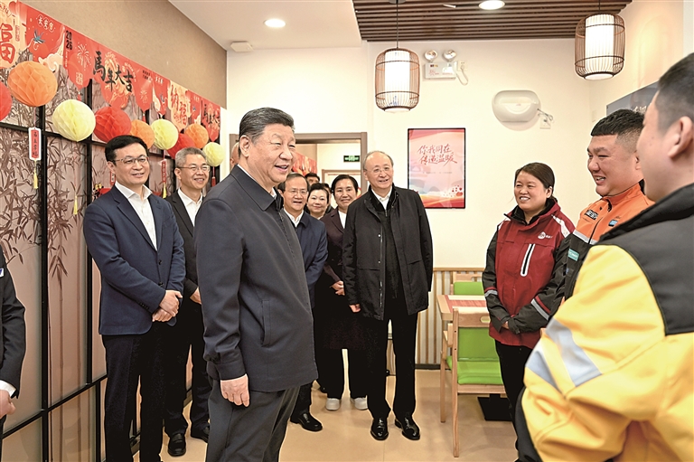 习近平春节前夕在北京看望慰问基层干部群众