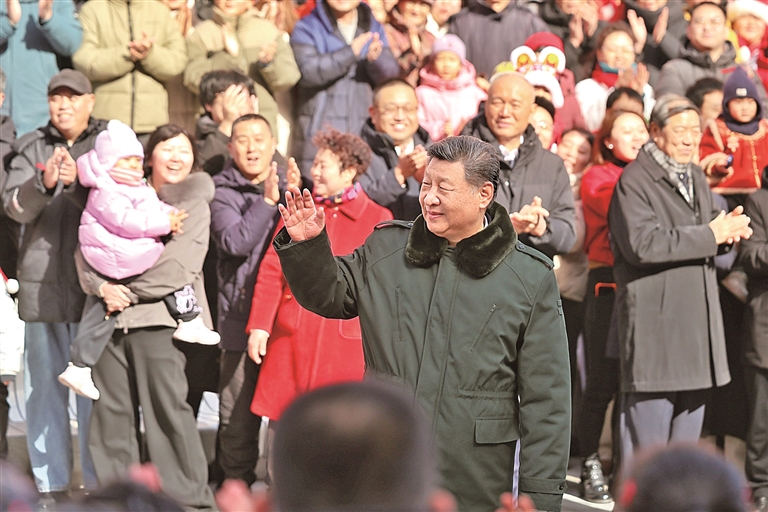 习近平春节前夕在北京看望慰问基层干部群众