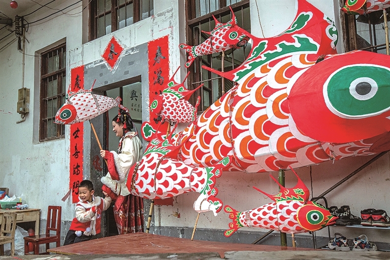 古村嬉鱼灯 古村嬉鱼灯