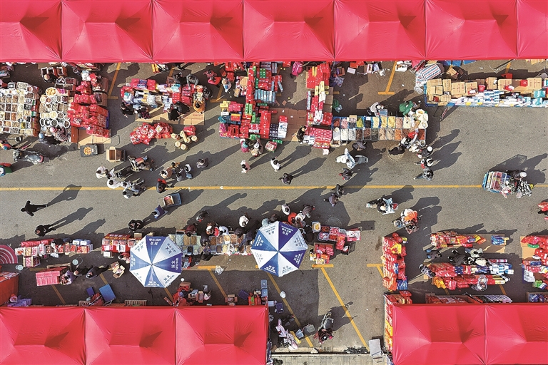 年轻人为何爱上“赶大集” 年轻人为何爱上“赶大集”