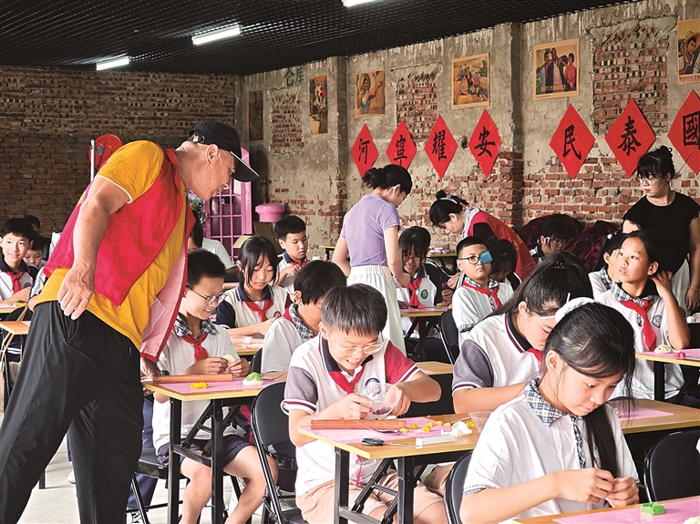 天津宁河区板桥镇盆罐庄村:古窑生辉,青年接棒传薪火 天津宁河区板桥镇盆罐庄村:古窑生辉,青年接棒传薪火