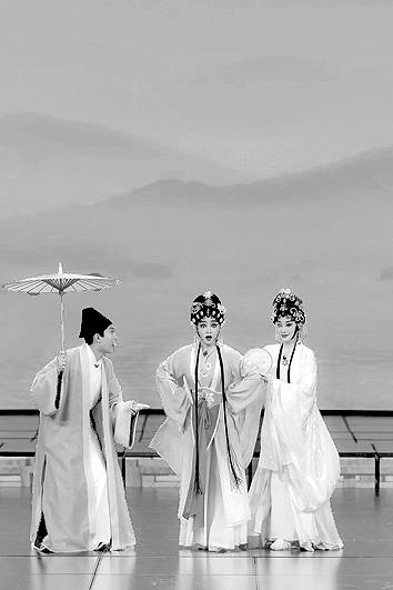 春晚戏曲节目：是岁时欢乐，也是“文化景观”