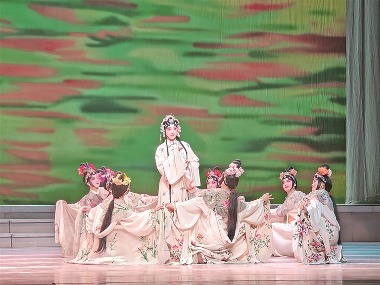 传统文化焕青春 古韵国风正当时