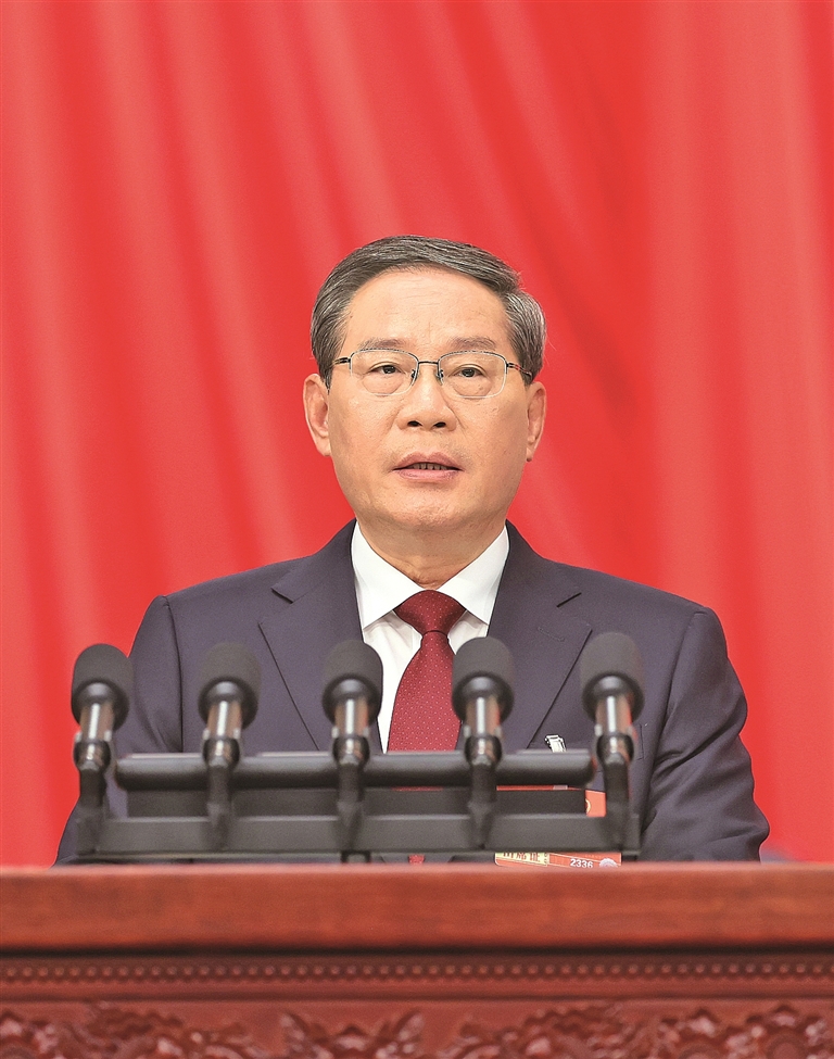 十四届全国人大四次会议在京开幕