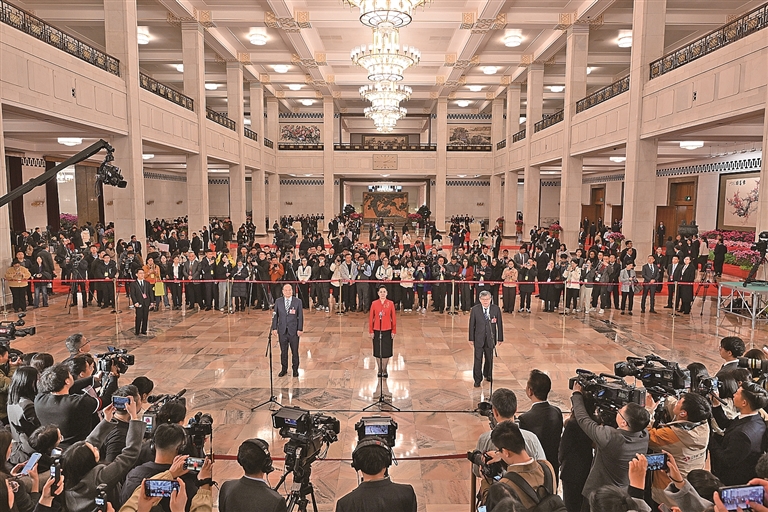 汇聚民心信心 讲述奋进故事——写在全国两会“委员通道”开设第九年之际