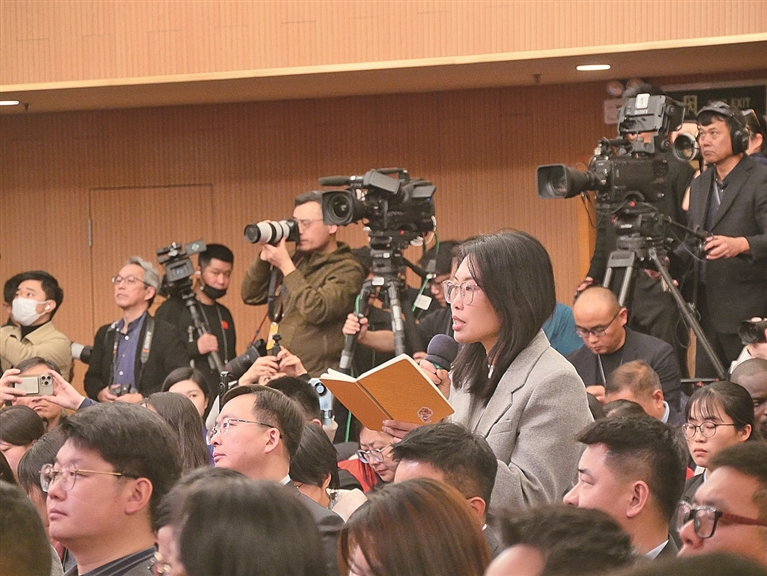 凝心聚力，推动中国经济航船行稳致远