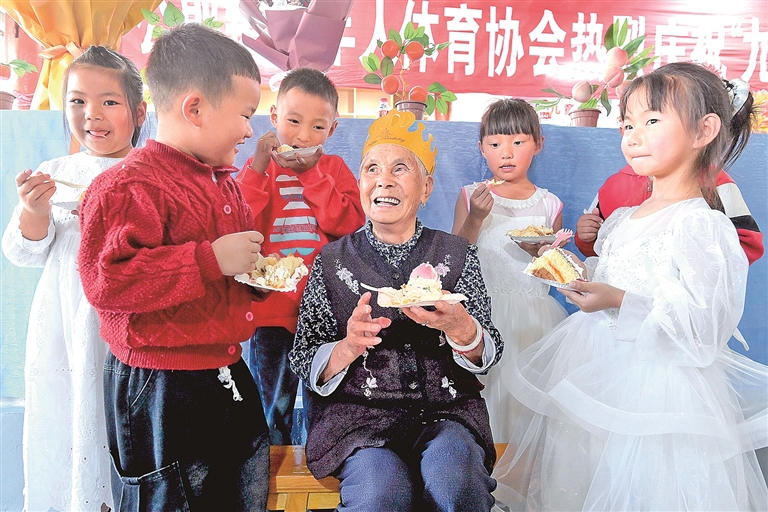 用暖心服务守护“一老一小”的幸福