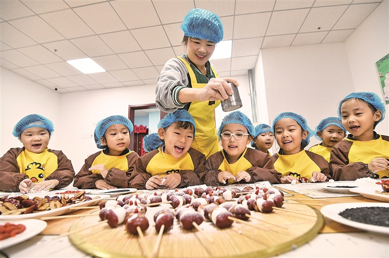 用暖心服务守护“一老一小”的幸福