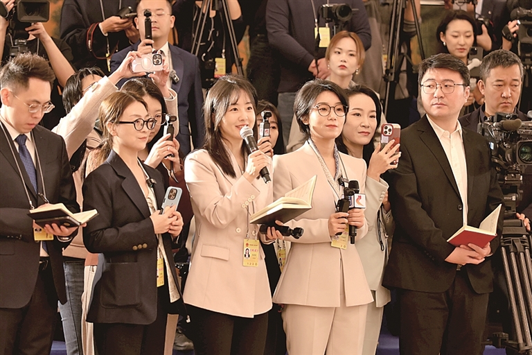 同心奋进谋发展 创新实干惠民生——聚焦十四届全国人大四次会议第二场“代表通道”