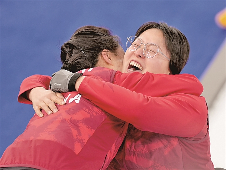 向着梦想的圆心奔去！——中国队夺得冬残奥会历史上首枚轮椅冰壶混双金牌