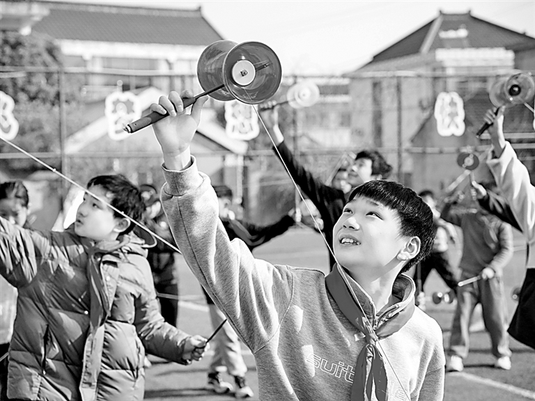 课间“微运动” 课程“强体能” 看!“动起来”的校园活力澎湃 课间“微运动” 课程“强体能” 看!“动起来”的校园活力澎湃