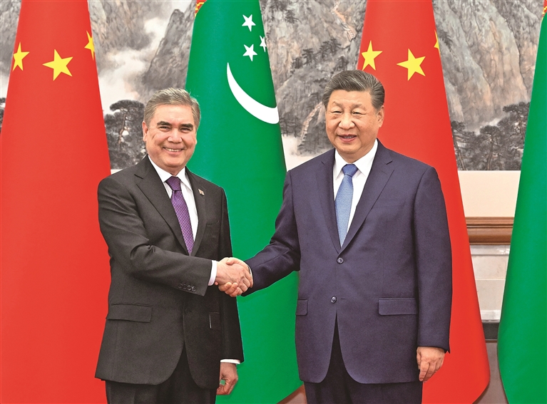 习近平会见土库曼斯坦民族领袖、人民委员会主席别尔德穆哈梅多夫